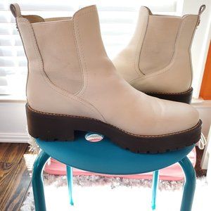 Sam Edelman Ivory Lug Sole Chelsea Boot | size 9